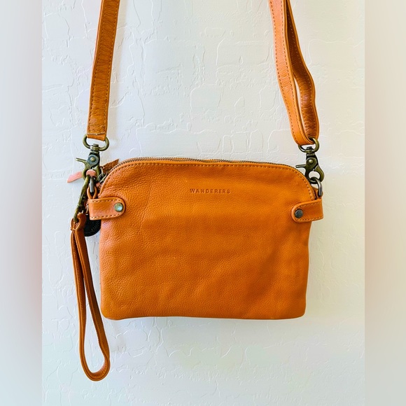 Wanderers Leather Crossbody Wristlet Clutch Tan Brass Hardware Great Pockets EUC - Picture 4 of 15